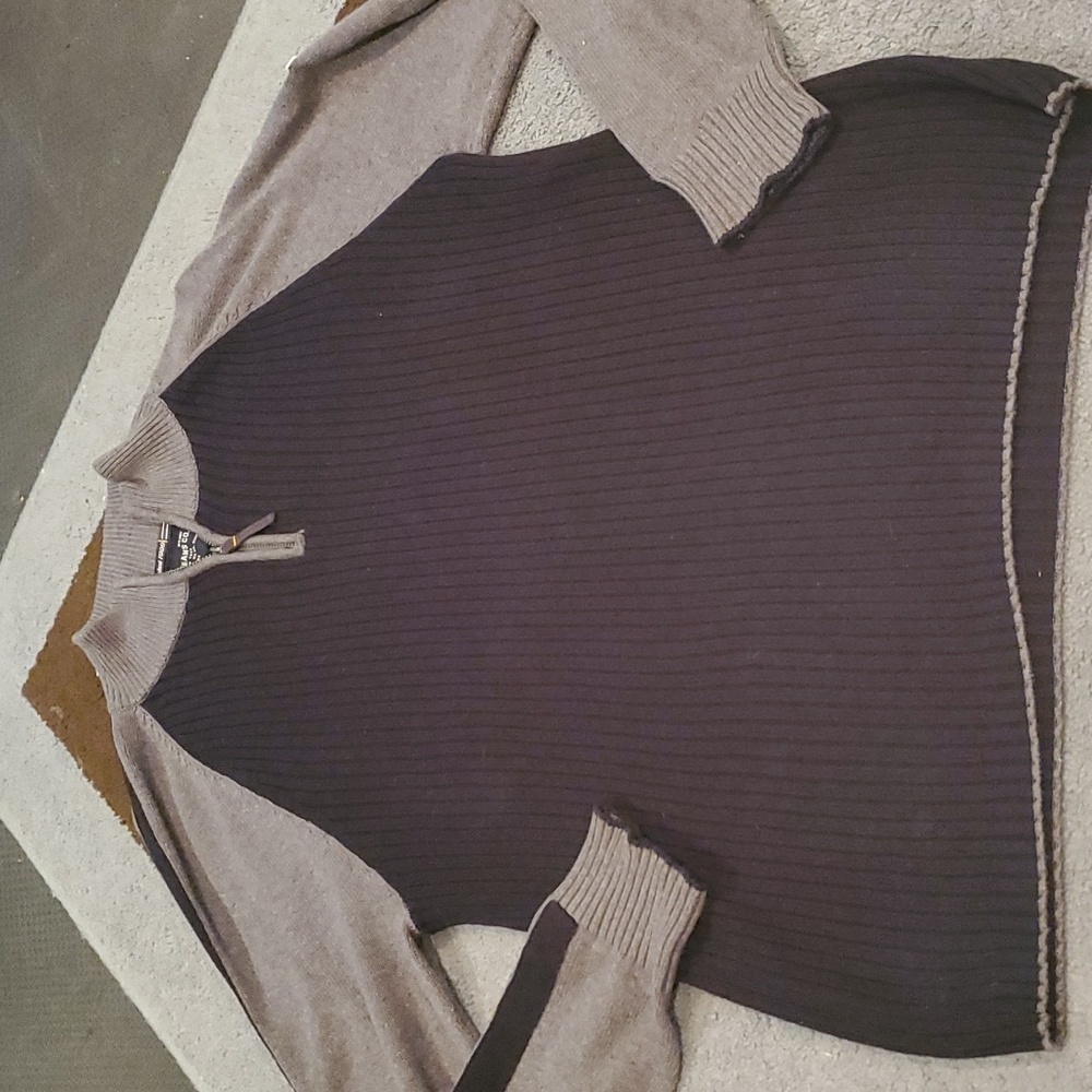 5/$15 Nautica jeans Co. XL  gray and black shirt